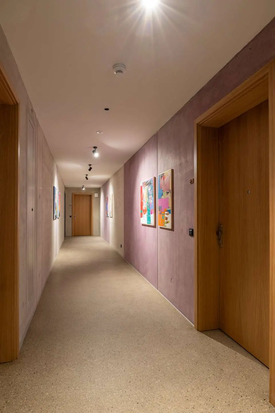 Flur mit Kunst - Haus 6