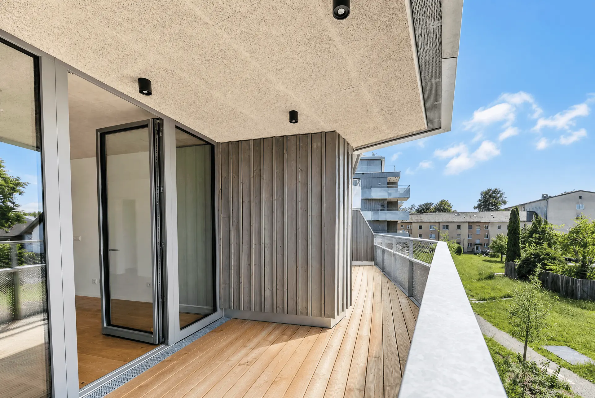 überdachter Westbalkon