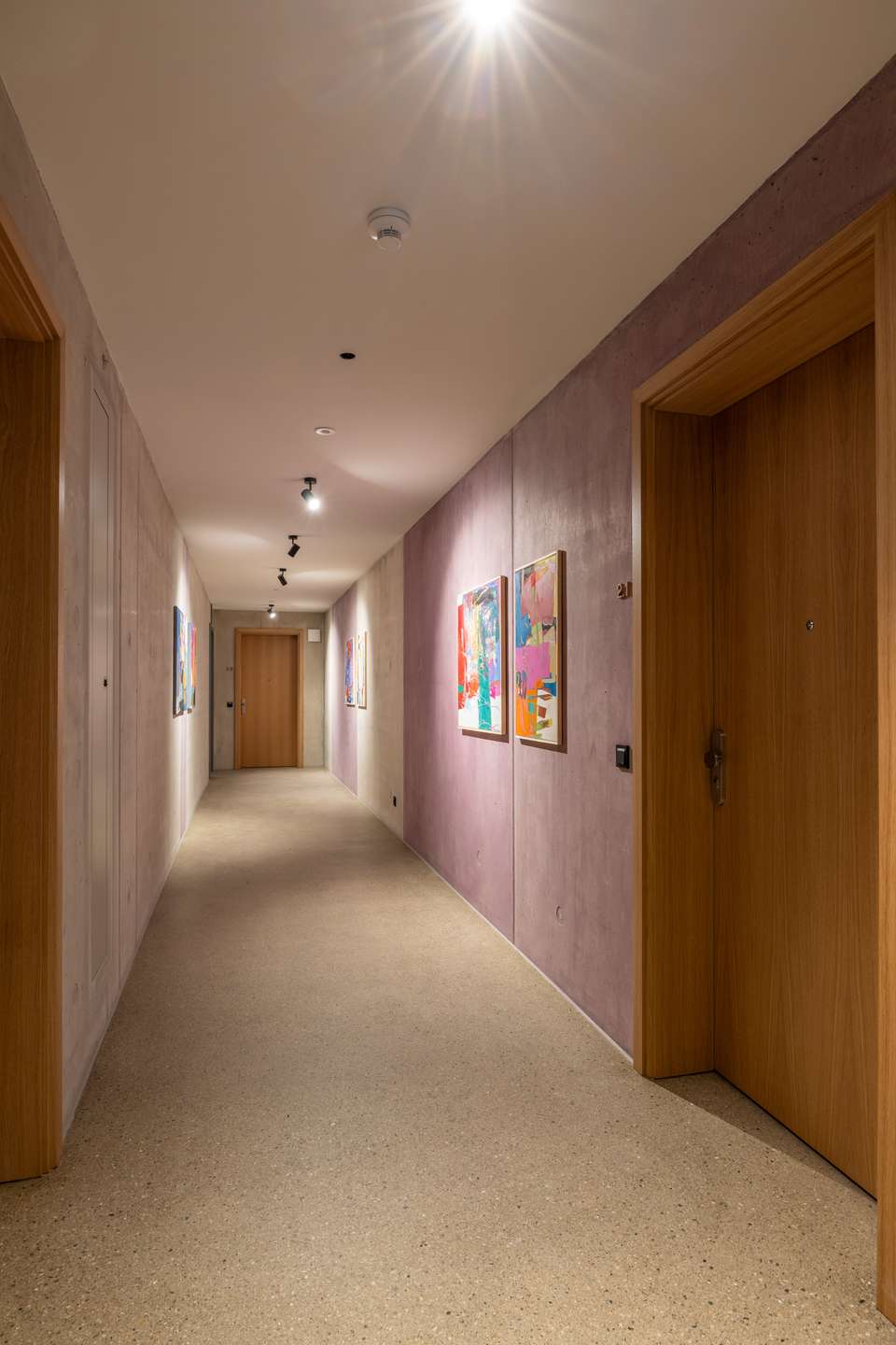 Flur mit Kunst - Haus 6