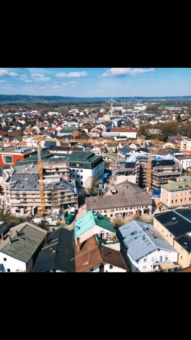 Wusstet ihr eigentlich schon, dass unsere Projekte in Bad Aibling Baustellen-Nachbarn sind? 🏗️
Wohnen am Mühlbach und das Lichtspielhaus liegen direkt beieinander.
So nah und doch zwei ganz verschiedene Wohnkonzepte 🤭
Das eine ruhig gelegen, das andere mitten im Geschehen 🏘️
Welches würdet ihr bevorzugen?
 
#Bauträger #Bauprojekte #BadAibling #Nachbarschaft #Bayernbaut