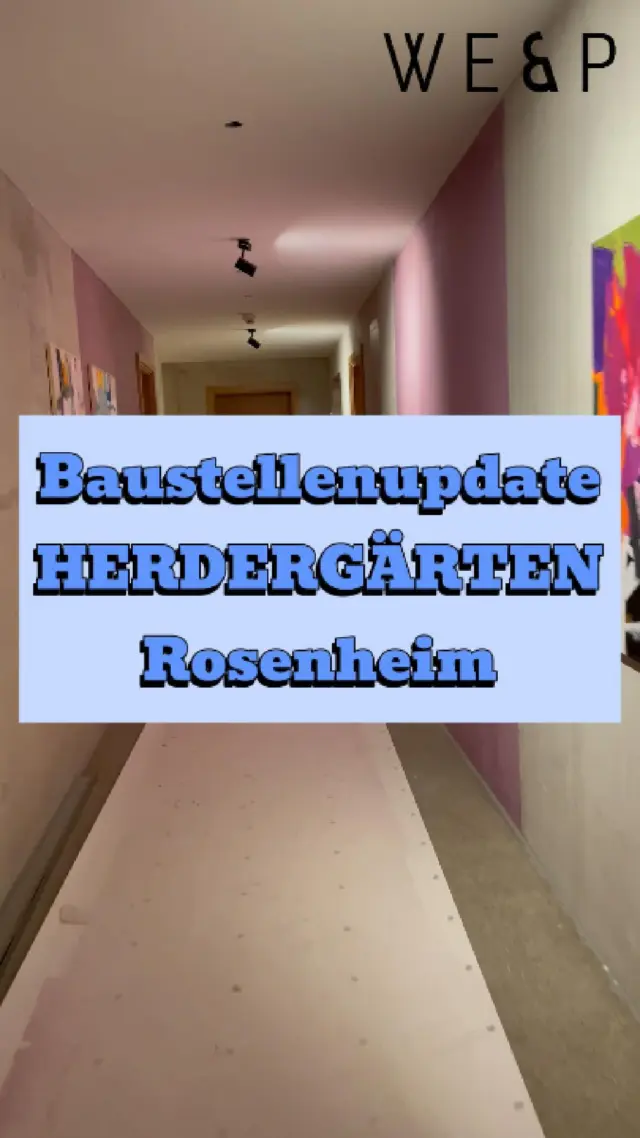 Ein kurzes Baustellenupdate aus den HERDERGÄRTEN in Rosenheim 🏗️
Hier arbeiten aktuell alle Hand in Hand und die Details werden immer wichtiger. 

In unseren Hausgängen wurden wunderschöne Kunstwerke angebracht 🎨
Wer kann schon von sich behaupten einen Hausflur voller Kunst zu haben? 

#rosenheim #baustellenupdate #bauträger #kunstwerke #bayernbaut